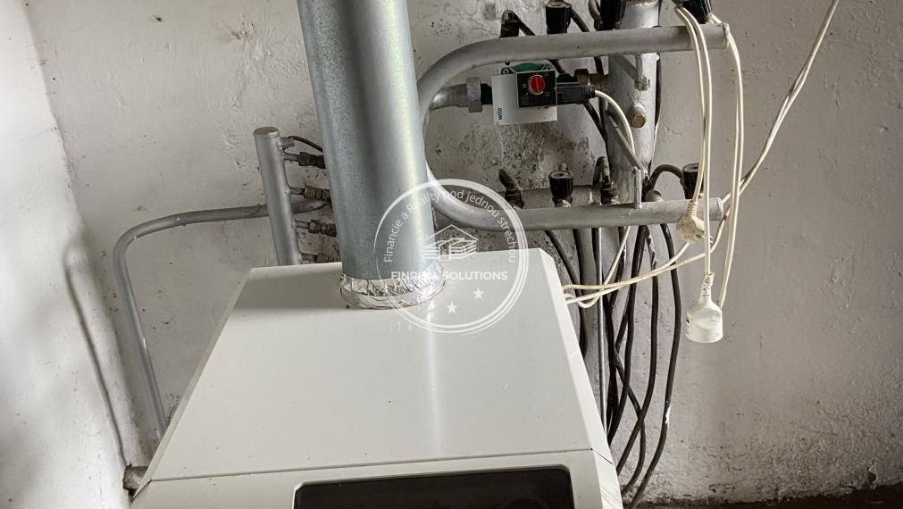 Štvorizbový rodinný dom v obci Hrušovany, okres Topoľčany.