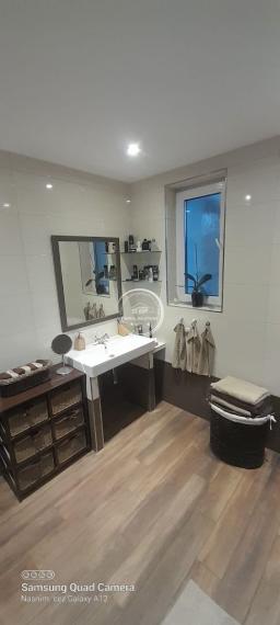 NA PREDAJ: rodinný dom na veľkom pozemku v Veľkých Kršteňanoch