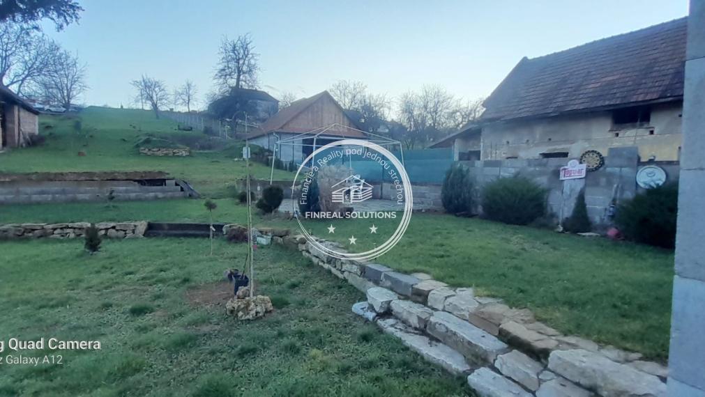 NA PREDAJ: rodinný dom na veľkom pozemku v Veľkých Kršteňanoch