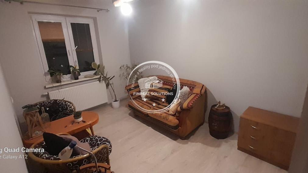 NA PREDAJ: rodinný dom na veľkom pozemku v Veľkých Kršteňanoch