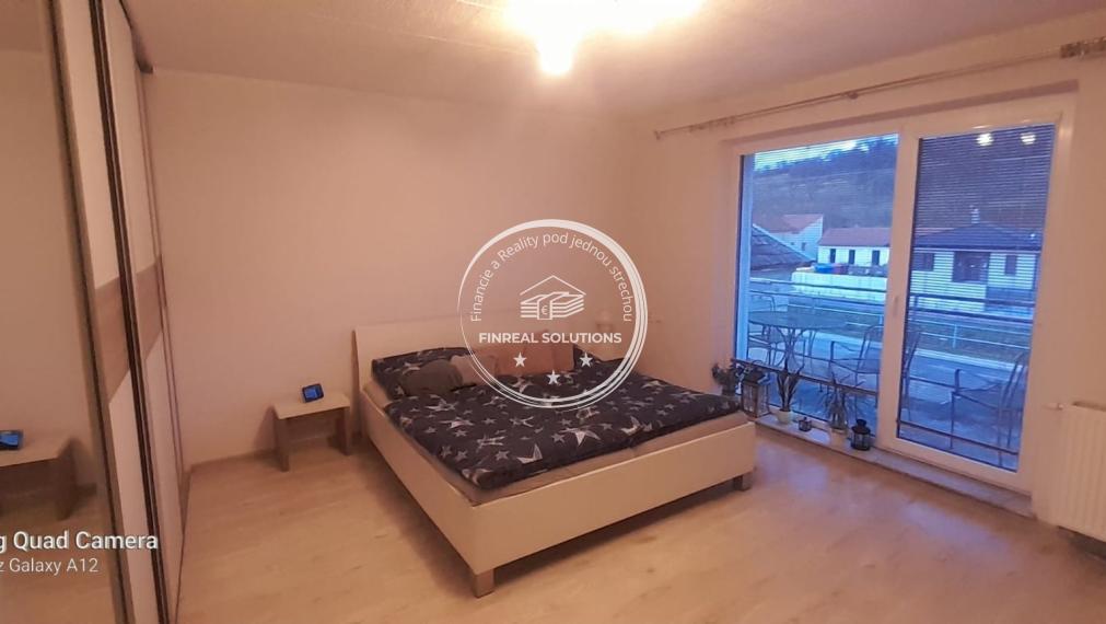 NA PREDAJ: rodinný dom na veľkom pozemku v Veľkých Kršteňanoch