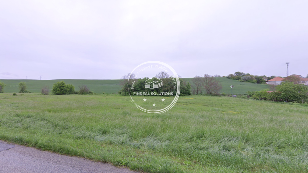 Na predaj pozemok v Podhájskej