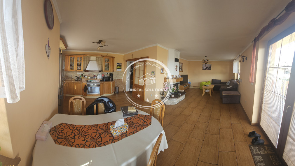 Na predaj nádherný 6-izbový rodinný dom s veľkým pozemkom