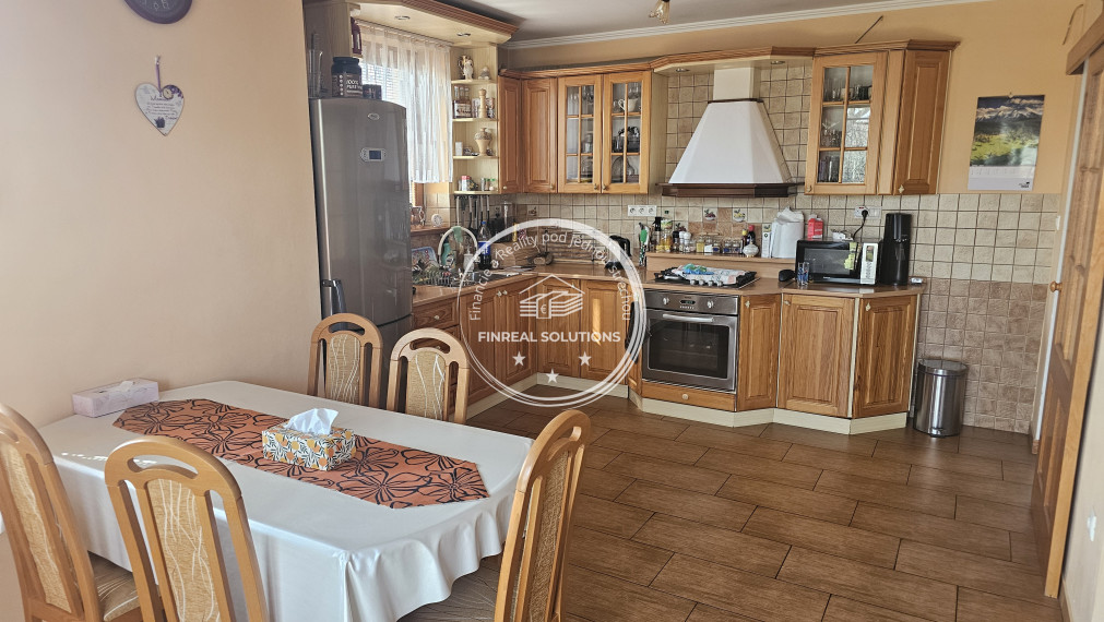 Na predaj nádherný 6-izbový rodinný dom s veľkým pozemkom