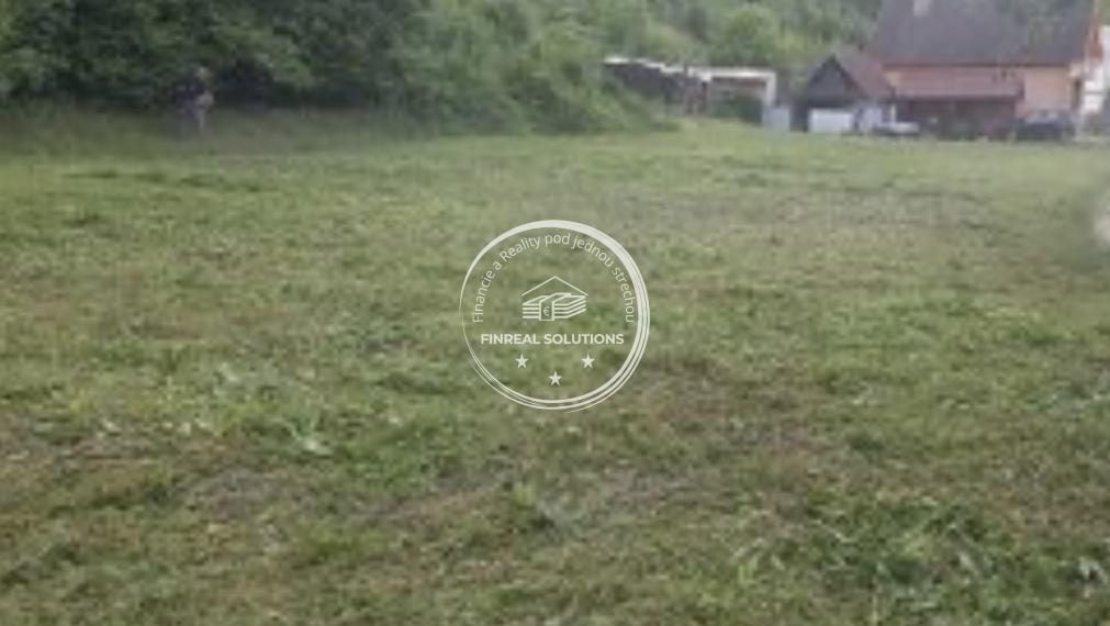 Na predaj pozemok v obci Modrová