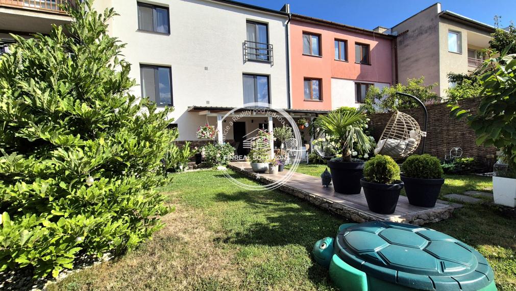 EXKLUZÍVNY RODINNÝ DOM V PRUSKOM !!!