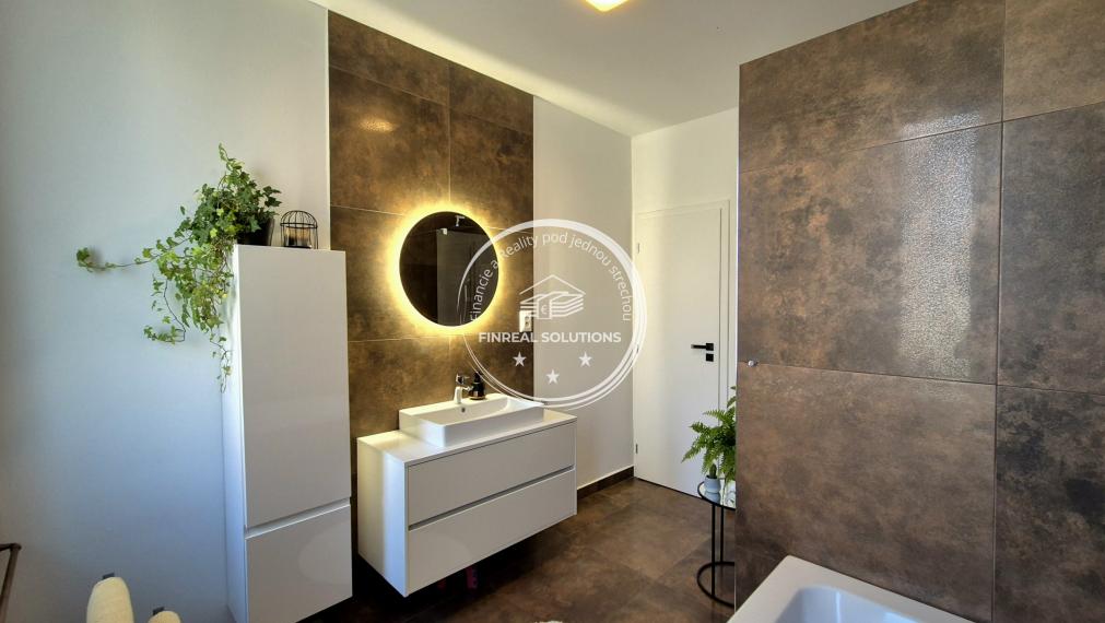 EXKLUZÍVNY RODINNÝ DOM V PRUSKOM !!!