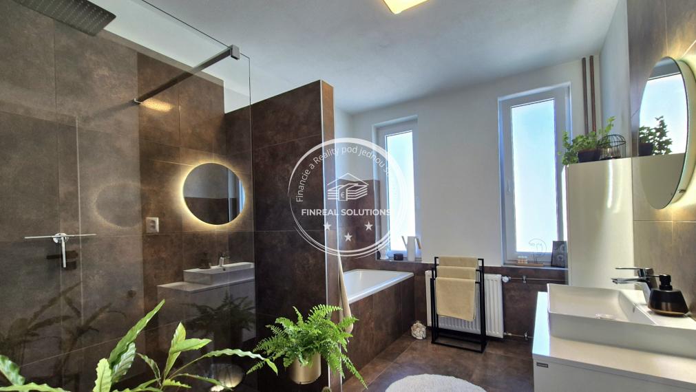 EXKLUZÍVNY RODINNÝ DOM V PRUSKOM !!!