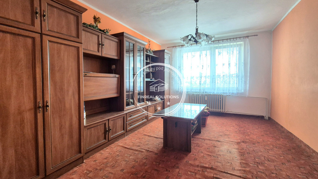 NA PREDAJ 2-IZBOVÝ BYT - pôvodný stav,  DUBNICA NAD VÁHOM