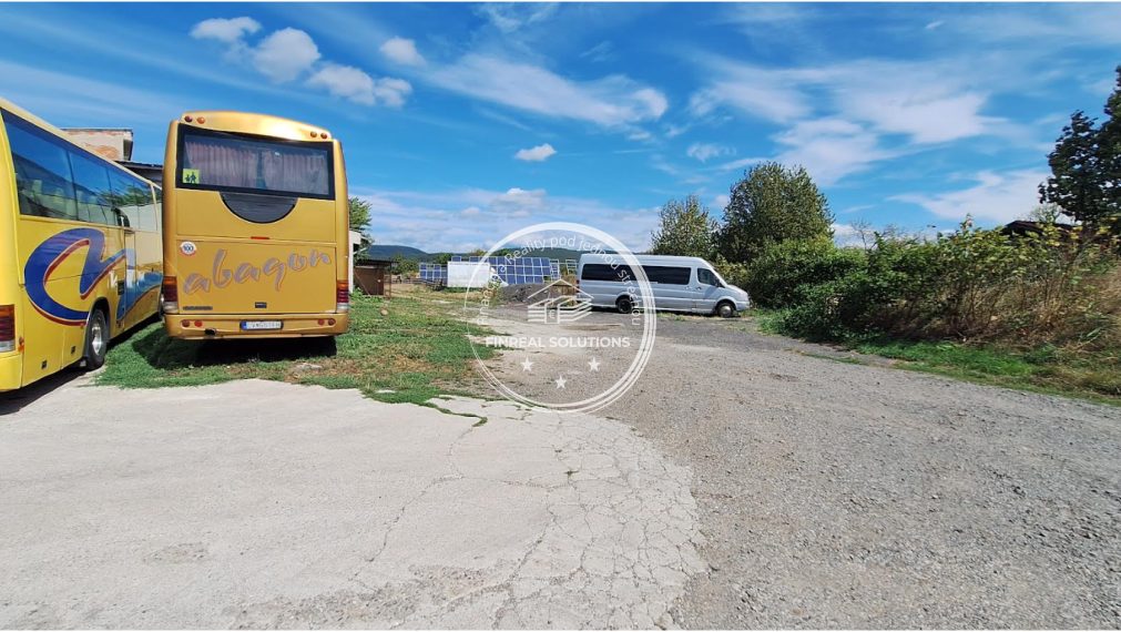 Priestranná hala s administratívnou a bytovou časťou o rozlohe 24 000m2