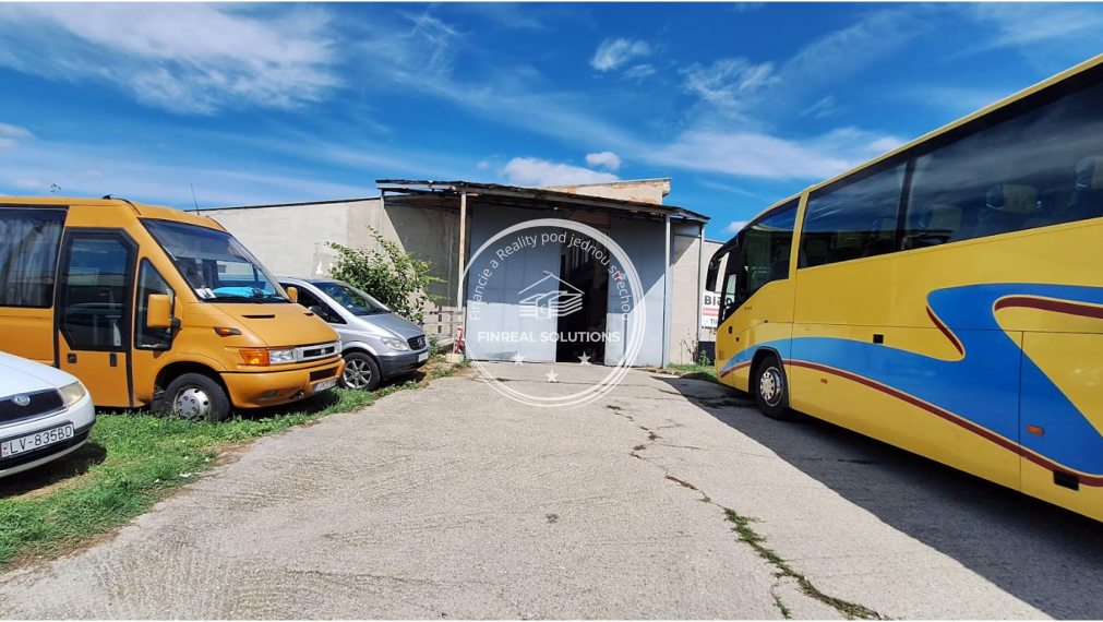 Priestranná hala s administratívnou a bytovou časťou o rozlohe 24 000m2