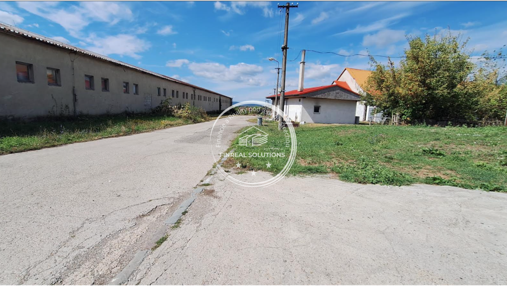Priestranná hala s administratívnou a bytovou časťou o rozlohe 24 000m2