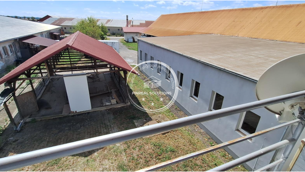 Priestranná hala s administratívnou a bytovou časťou o rozlohe 24 000m2