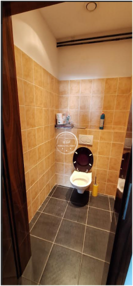 Priestranná hala s administratívnou a bytovou časťou o rozlohe 24 000m2