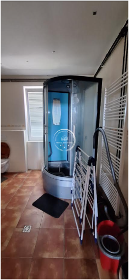 Priestranná hala s administratívnou a bytovou časťou o rozlohe 24 000m2