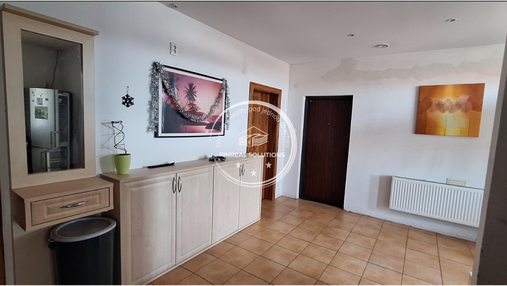 Priestranná hala s administratívnou a bytovou časťou o rozlohe 24 000m2