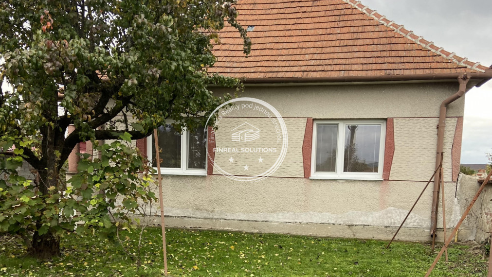 Štvorizbový rodinný dom v obci Hrušovany, okres Topoľčany.