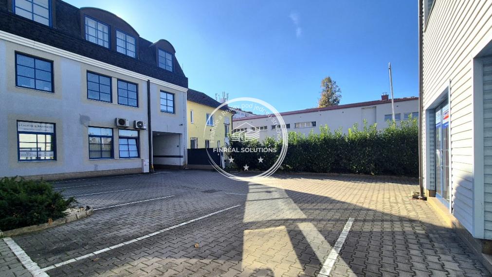 ZNÍŽENÁ CENA!!!  NA PRENÁJOM 4 PODLAŽIA S KANCELÁRIAMI