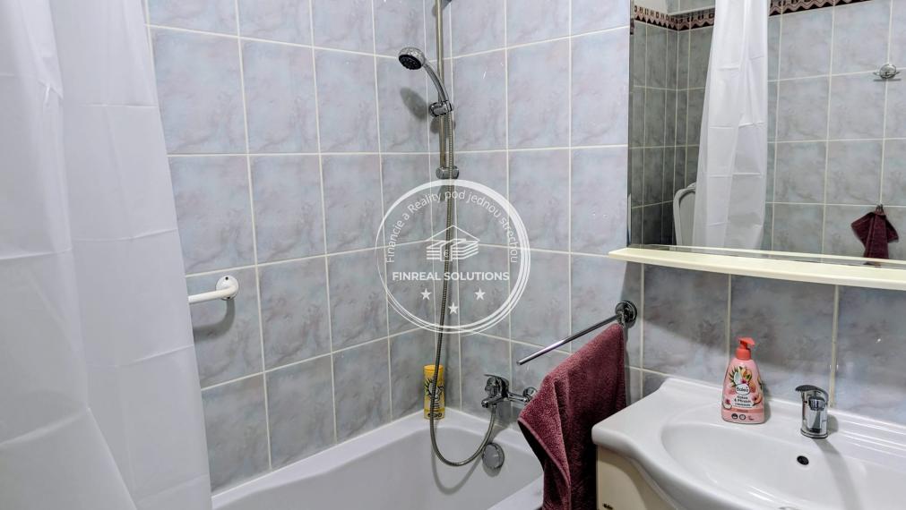 🔥 PRVÝ NÁJOMCA! Luxusný 2i byt s 2 balkónmi v centre Dubnice – komplet zariadený a voľný IHNEĎ