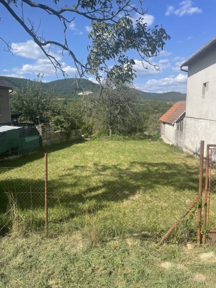 REZERVOVANY - Stavebný pozemok v obci Trenčianske Jastrabie