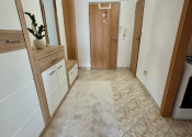 Ponúkame na predaj útulný 2-izbový byt s dvomi balkónmi - fotografia 5