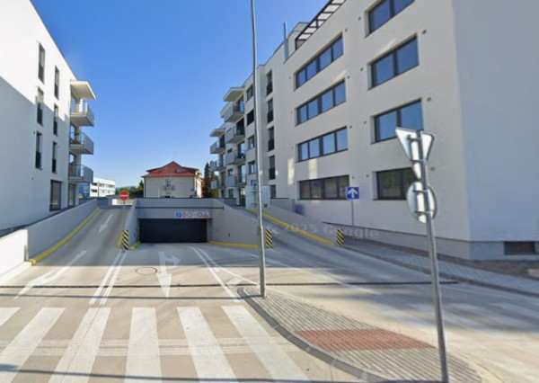 Vonkajšie parkovacie státie 3x