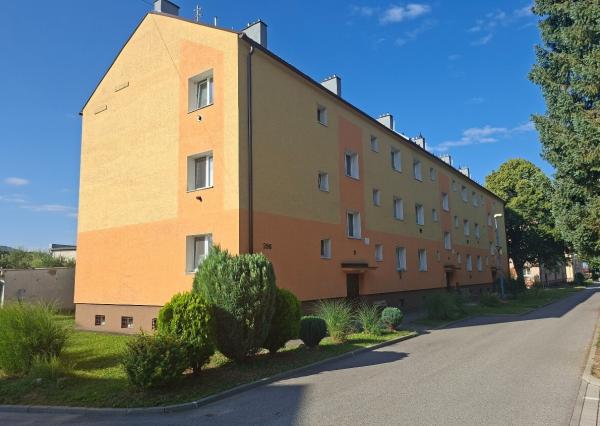 Zrekonštruovaný 3i tehlový byt s vlastným kúrením