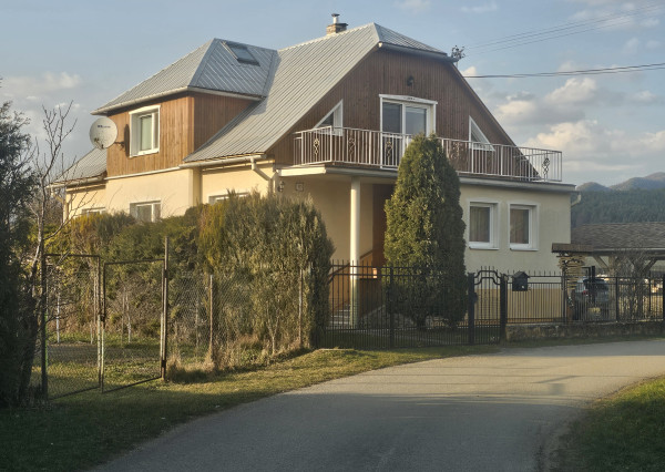 Rodinný dom vhodný aj ako 2 samostatné byty – Domaniža