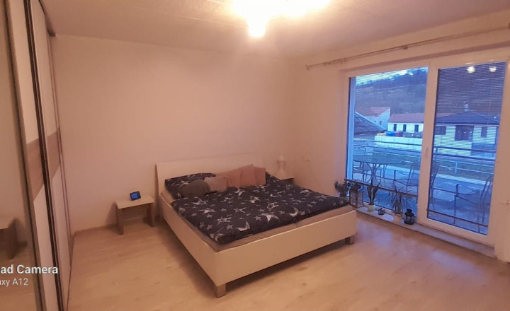 NA PREDAJ: rodinný dom na veľkom pozemku v Veľkých Kršteňanoch - fotografia 7