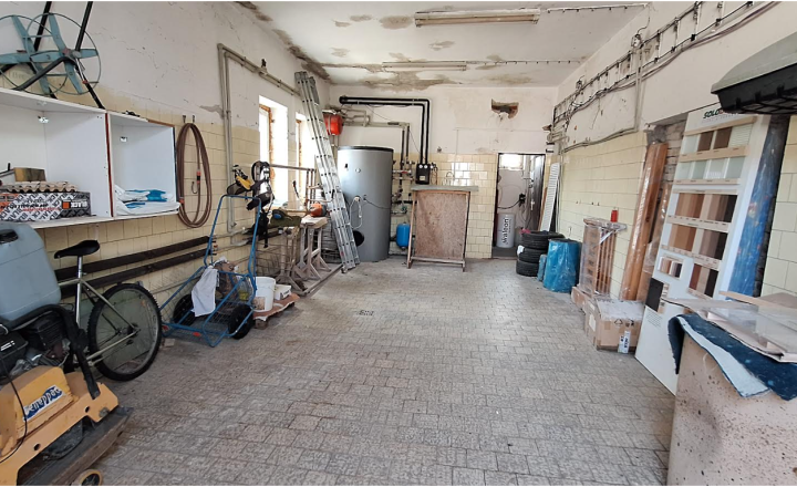 Priestranná hala s administratívnou a bytovou časťou o rozlohe 24 000m2 - fotografia 21