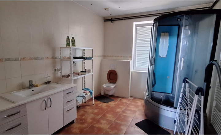 Priestranná hala s administratívnou a bytovou časťou o rozlohe 24 000m2 - fotografia 15