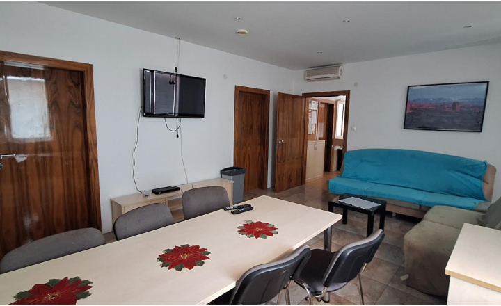 Priestranná hala s administratívnou a bytovou časťou o rozlohe 24 000m2 - fotografia 5