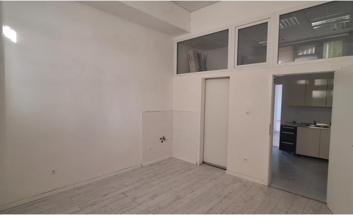 Komerčný priestor o rozlohe 66m2 - fotografia 1