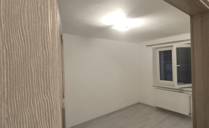 Zrekonštruovaný 3i tehlový byt s vlastným kúrením - fotografia 10