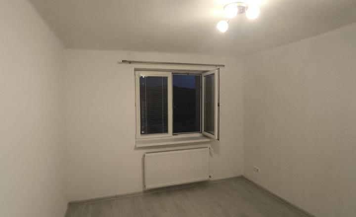 Zrekonštruovaný 3i tehlový byt s vlastným kúrením - fotografia 11
