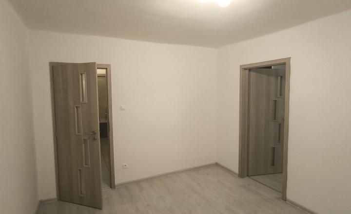 Zrekonštruovaný 3i tehlový byt s vlastným kúrením - fotografia 9