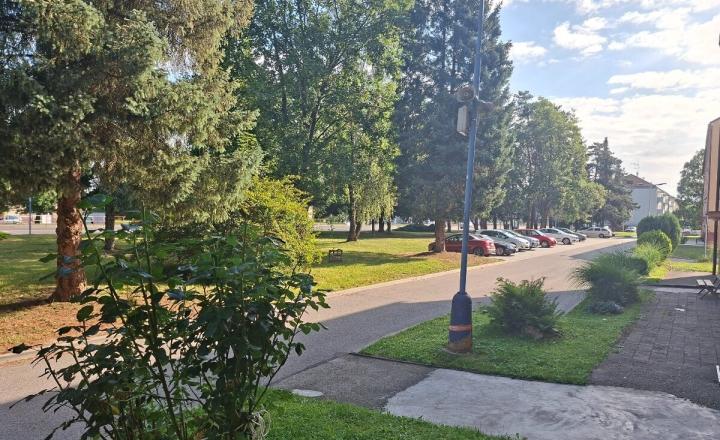 Zrekonštruovaný 3i tehlový byt s vlastným kúrením - fotografia 16