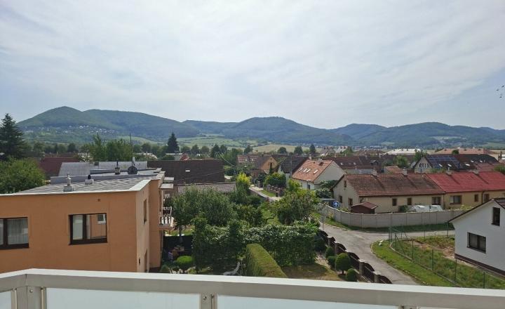 Zrekonštruovaný 3i tehlový byt s vlastným kúrením - fotografia 15