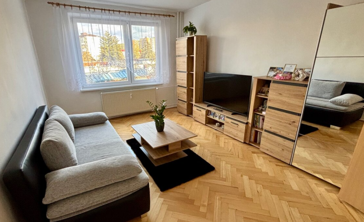 Ponúkame na predaj útulný 2-izbový byt s dvomi balkónmi - fotografia 5